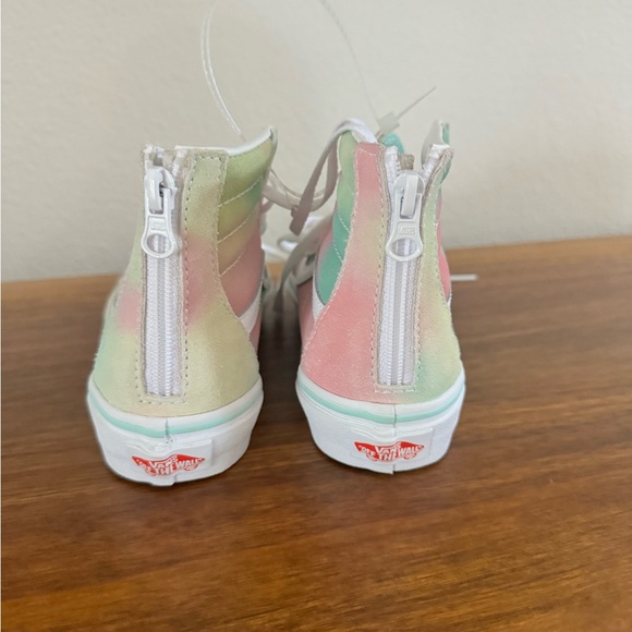 Vans - Picture 3 of 4